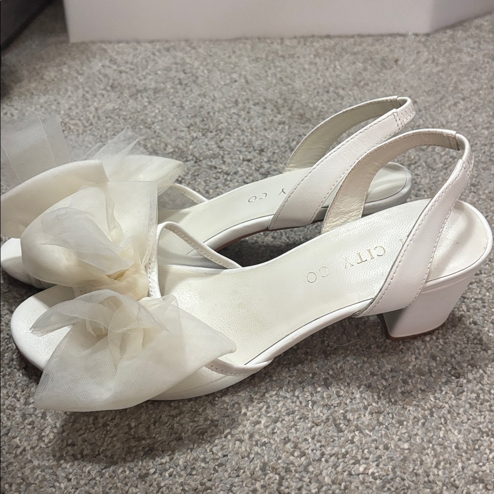 Ivy city co White Slingback Heels with Bow - Picture 4 of 4